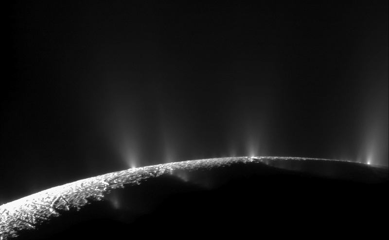 Illustration for article titled Los 101 géiseres de Encélado, la luna de Saturno que esconde un océano